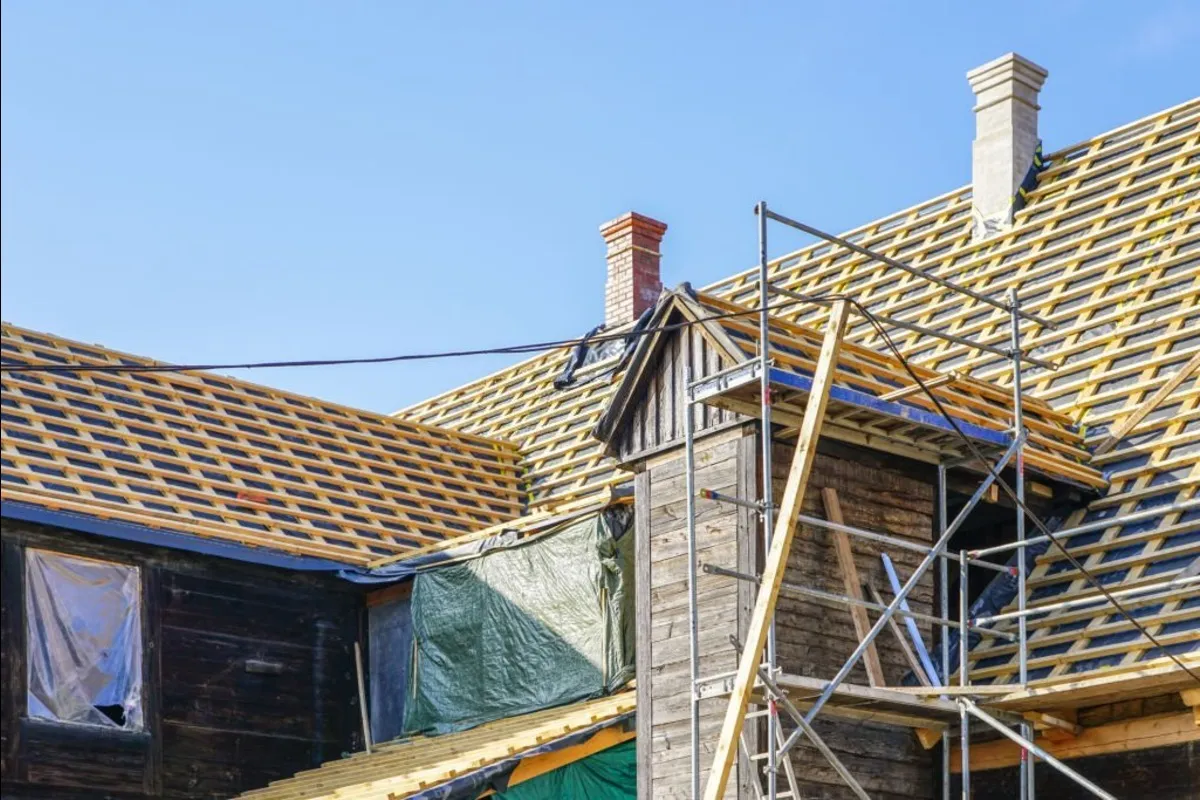 How-To-Know-That-Your-House-Might-Need-A-Roof-Replacemen